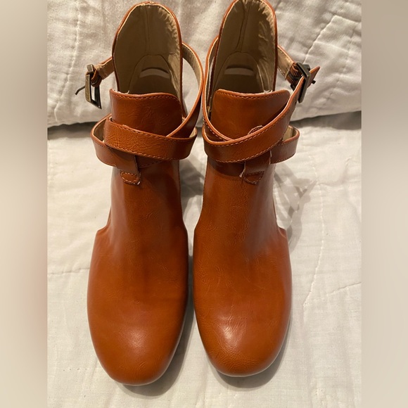 C Comfort est 1946 Size 9 Brown Platform Heels NWOT - Picture 2 of 7